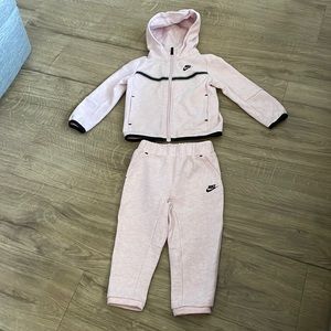 Toddler Nike Tech fleece Size 24 months in excellent condition